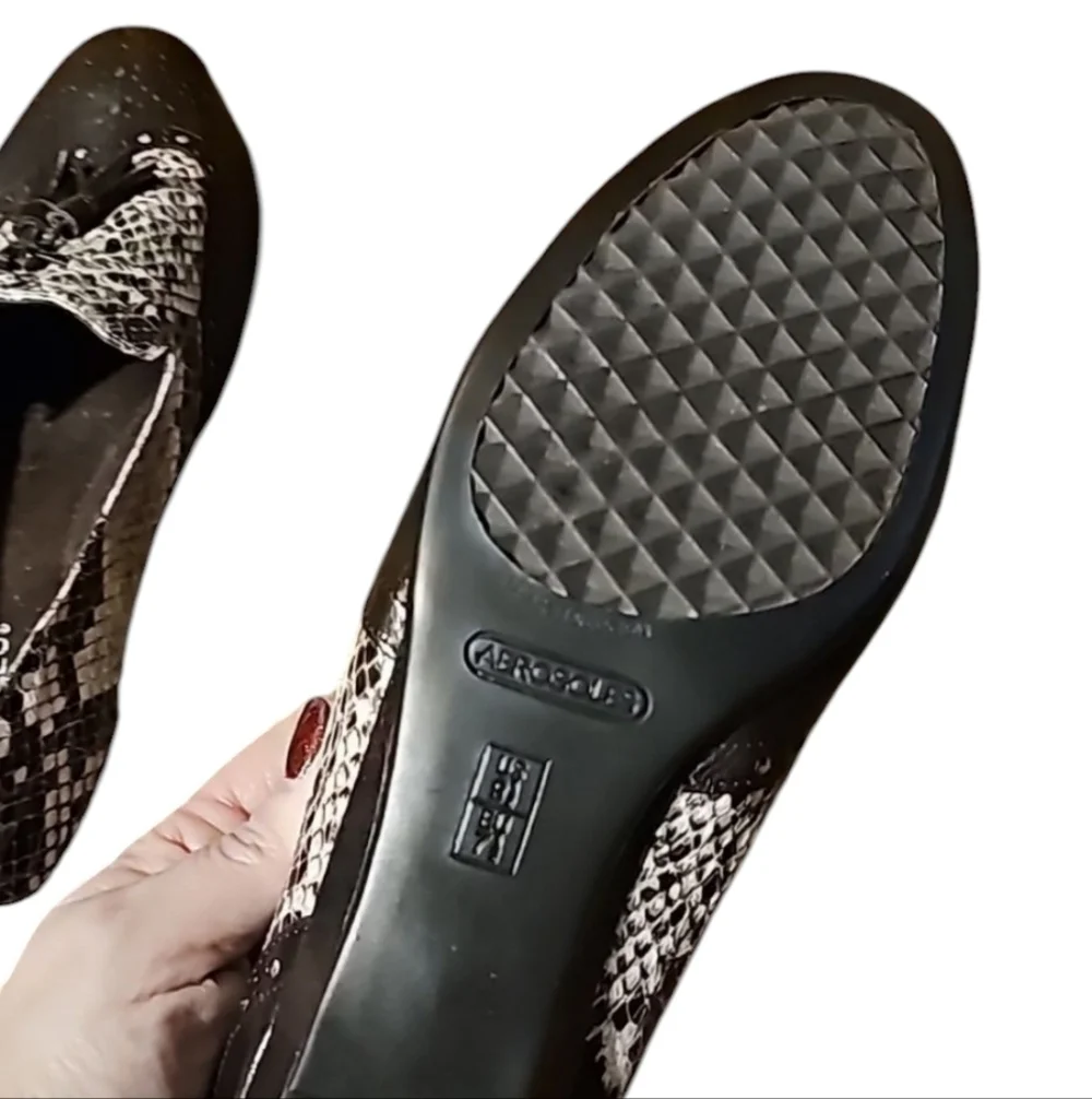 Aerosoles sz 9.5 brown cream snake print loafers tassel slip on SH229